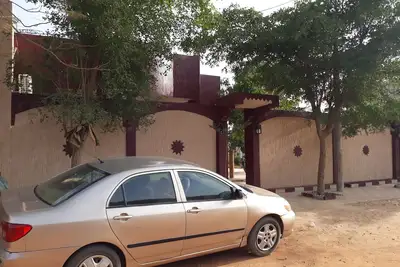 Image de belle villa avec 6 chambres, 5 douches, eau chaude/froide avec un grand parking