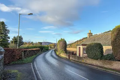 Image de A charming two-bed cottage set within a picturesque village and landscape.
