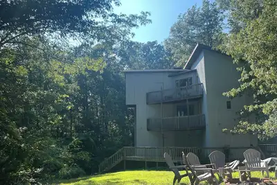 Image de Charming 3-Bedroom Home on 13 Wooded Acres in Brown Country In, Pet Friendly!