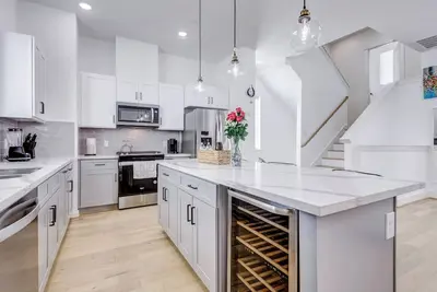 Image de A modern 3-bedroom, 3. 5-bath home, just 5mins from Downtown Houston