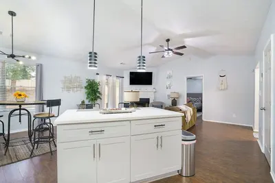 Image de Peachy Escape: Relaxing Retreat, 3-Bed House with Spacious Backyard & Fire Pit
