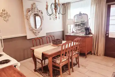 Image de French inspired 2-bedroom townhome in Tucson with WiFi and Ac