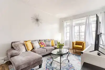 Image de Charming 2-bdrm apt on lovely Park Ave. long-term option available