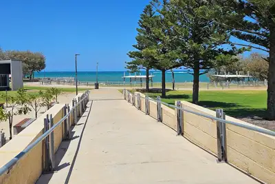 Image de Entire rental unit in Alkimos, Australia. 3 min walk to the beach.