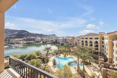 Image de Lakefront Bliss • Stunning Views & Peaceful Vibes