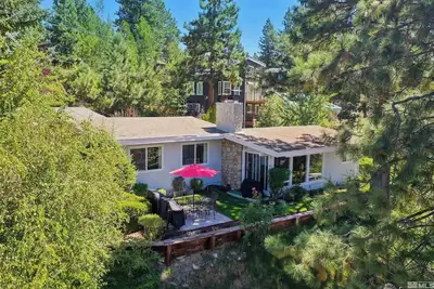 Image de 3 Bedroom Convenient House with Lake Views & Hot Tub