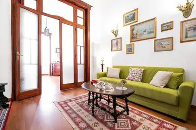 Image de Royal Retreat – Balcony, 2 Bedrooms & 2 Baths in Chiaia District, Naples