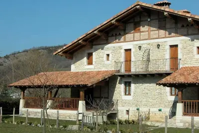 Image de Maison rurale 'Sagastietxea Ii' avec vue sur la montagne, terrasse et jardin privatifs