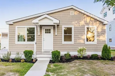 Image de Beach Block. Water View. Newly Remodeled