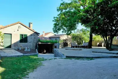 Image de Maison de campagne \"A Viña Do Souto\" avec vue sur montagne, terrasse privée et jardin privé