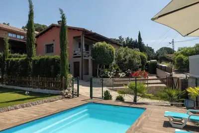 Maison de campagne \"Avalon 103\" avec vue sur les montagnes, piscine privée et Wi-Fi