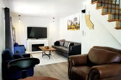 Image de Serendipity Lodge @ Yosemite - Bbq/ Kitchen/ Wi-Fi/ King Bed/ Sleeps 8