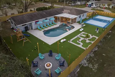 Image de Clearwater Pickleball, Heated Pool, MiniGolf Oasis! 15 min to beach, sleeps 12