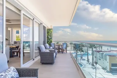Image de Unique condo by the beach at Encantame Towers C305