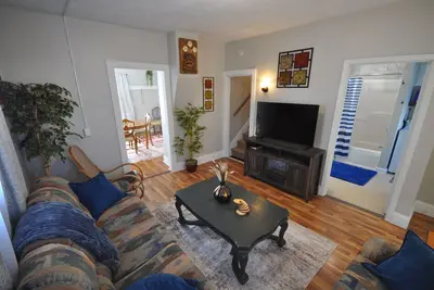 Image de Charming Rustic Retreat 2 blocks from Mayo Hospital and Bethany College.