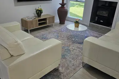 Image de Farm cottage in 2. 3 acres. Fully renovated for your comfort.