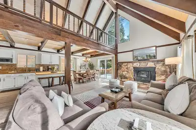 Image de Beautiful Homewood Retreat with Deck and Grill