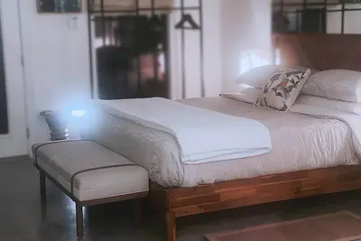 Image de Lost Pines Cozy Cabin •Firepit •Goats •Forrest