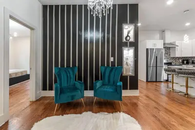 Image de Game Day Basecamp/Sleeps 8/Perfect for World Cup Groups/ 1 Mile to Mercedes Benz Stadium