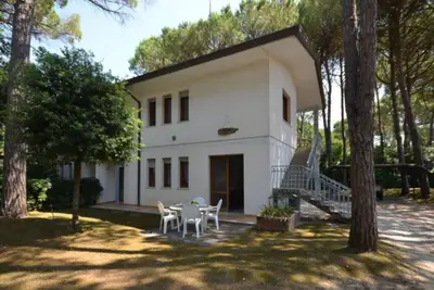 Image de Profitez de votre appartement en bord de mer entouré d'arbres