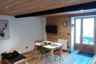 Image de Dans un chalet savoyard le \" ValmiCat\" appart  4/6 pers - Spa privé - local skis