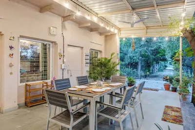 Image de KrishRaj Farms: CountryFamilyEscape @Leopard Trail Aravali near city & airport!