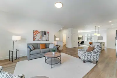 Image de 4br Arborcrest Home｜Mainfloor Bedroom｜Remote Lock｜Garage Access｜Mailbox #42201