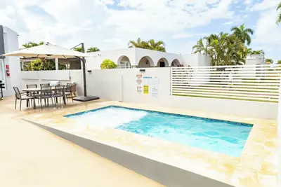 Image de 3 Bed, 2 Bath A/8 House w Private Pool Dorado del Mar