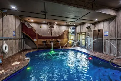 Image de Smoky Mountain Cabin Rental | Family Retreat with Private Pool, Skeeball & Views