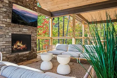 Image de Treehouse Swim Cabin: Swim Spa, Outdoor Living