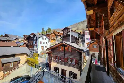 Image de Appartement typique \"Le Ver Luisant\". Balcon avec magnifique vue. Val d'Hérens