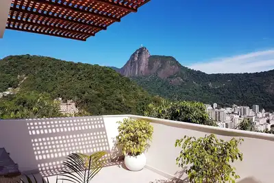 Image de Private Room in House with Panoramic roof top view.