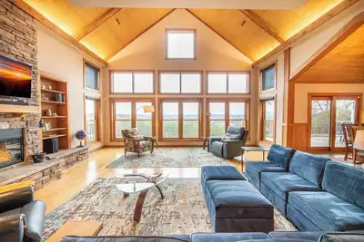 Image de *Charming 4bd+Loft Lodge! Theater + Games! *