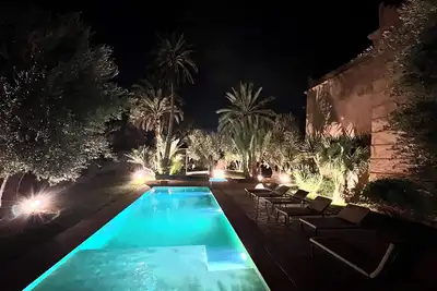 Image de Villa kasbah de luxe, piscine 10x4 avec plage+ jacuzzi chauffée, jardin tropical
