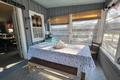 Image de Fishing cabin on Coast Guard Road in Buchanan.