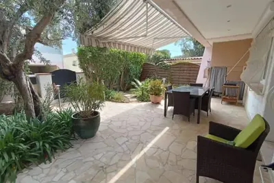 Image de 50m2 plein centre au calme, proche mer et marché