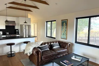 Image de Luxury 2-br cottage on 30-acre vineyard property in enchanting Healdsburg