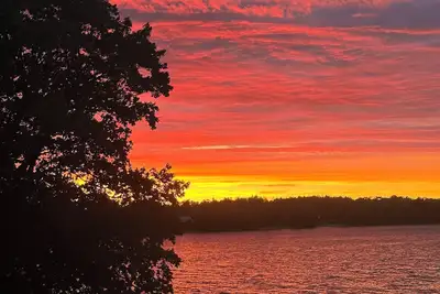 Image de Sugar Shore Vibes - Cc Collins: Sugarcamp lakefront 3 Br cabin with WiFi, Ac