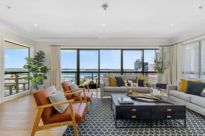 Image de Heritage Penthouse with Rooftop Pool & Balcony