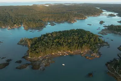 Image de Private Island with off-grid solar powered cottage, private dock and mooring