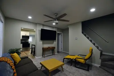 Image de Short walk to river or downtown Kent.