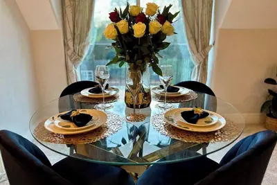 Image de Beautiful Escape to The Gables in Old Town