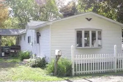 Image de Enchanting cottage at Canadohta Lake