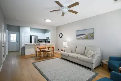 Image de Cozy 2-bedroom townhome in charming Lexington with WiFi, Ac