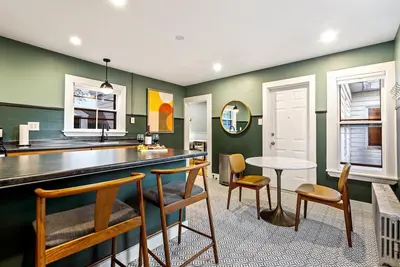 Image de Cozy & Chic Apartment 2br 1. 5ba