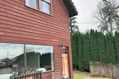 Image de The Red House, historic Camano Home beach access