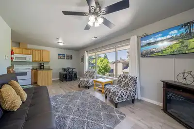 Image de Old Mill Location with a Mountain View! !