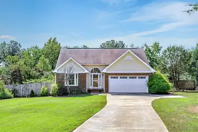 Image de Relaxing Retreat with Private Saltwater Pool – Spacious & Serene