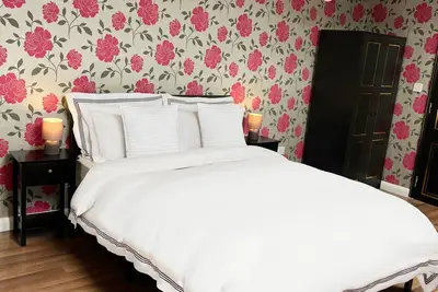 Image de Entire PinkApt Belfast city - Free parking - 4 sleep