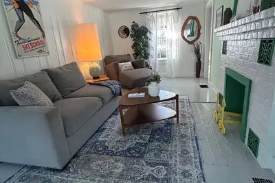 Image de Conway cabin retreat next to Saco River.